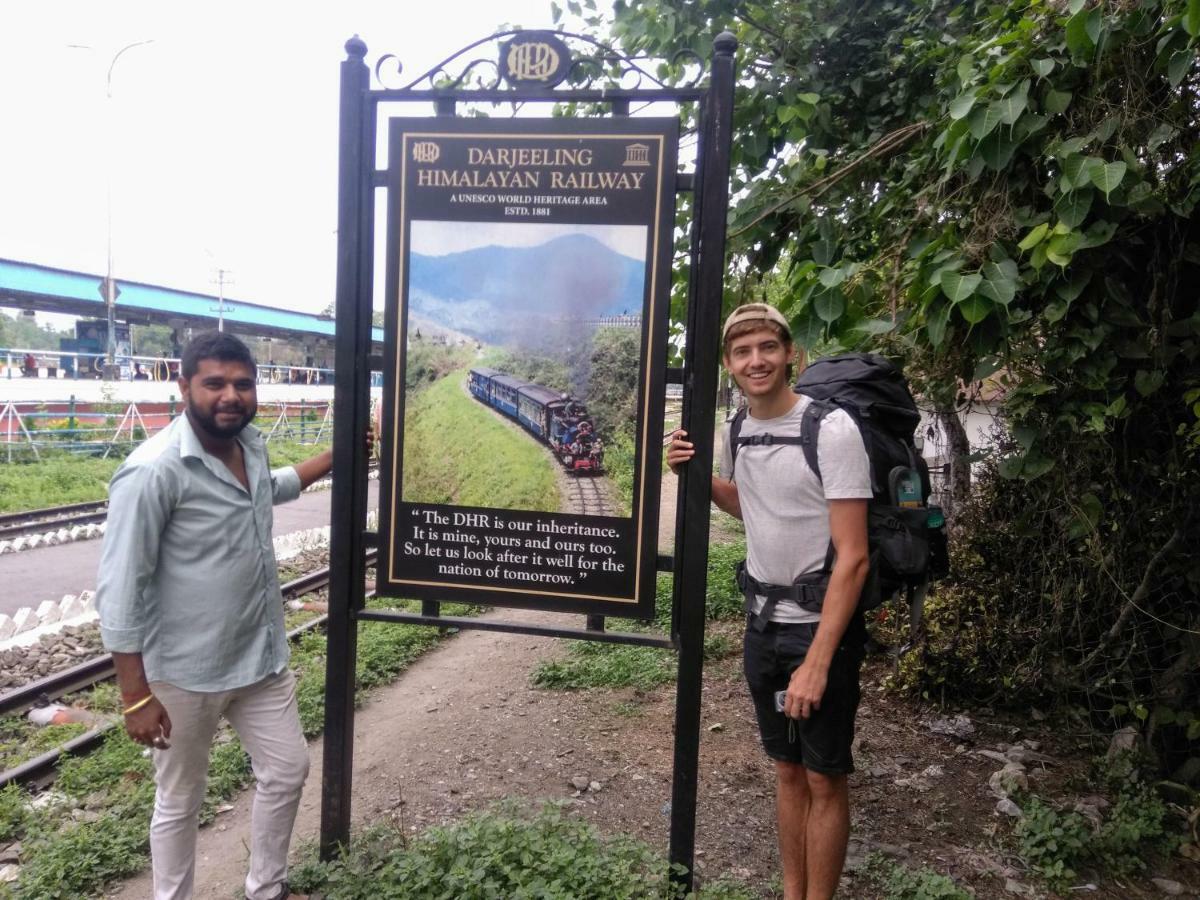 Atathi Niwas Guest House For Backpackers And Travellers Siliguri Eksteriør bilde