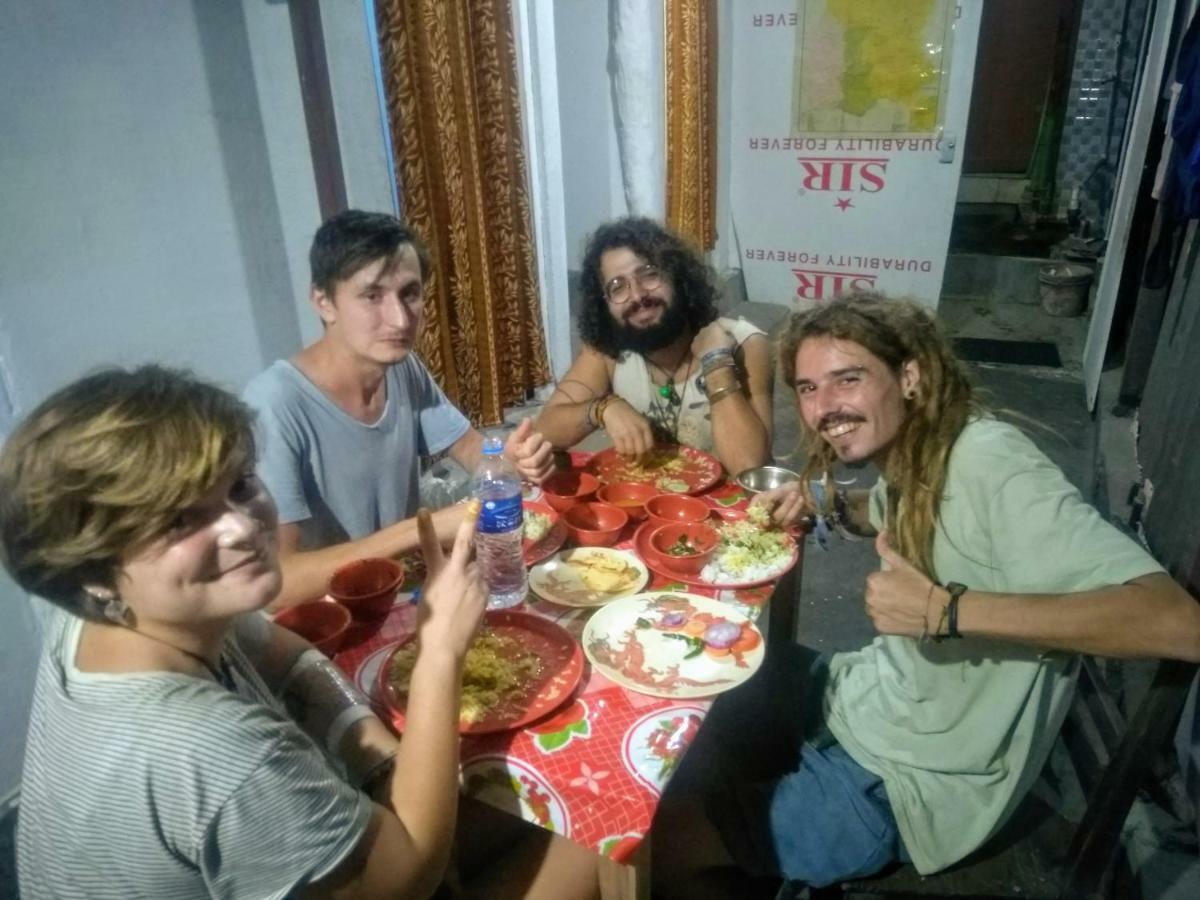 Atathi Niwas Guest House For Backpackers And Travellers Siliguri Eksteriør bilde