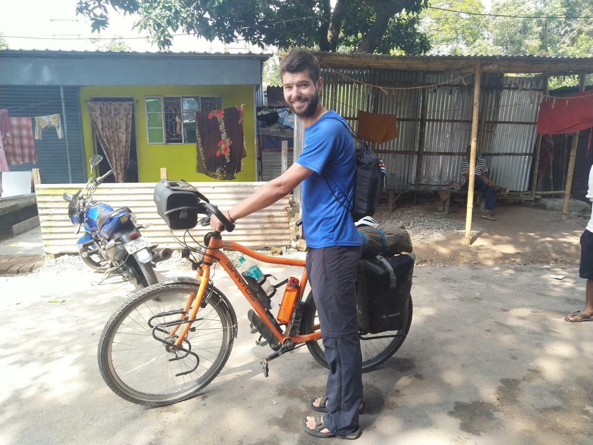 Atathi Niwas Guest House For Backpackers And Travellers Siliguri Eksteriør bilde